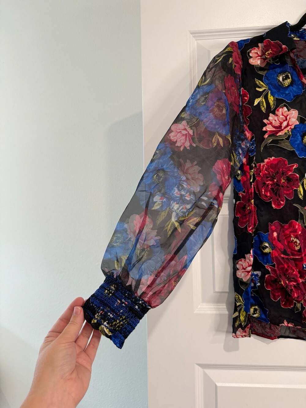 White House Black Market Sheer Floral Velvet Print Blouse Size S - Picture 3 of 7